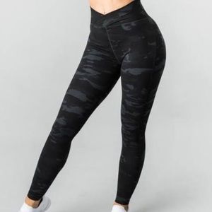 Alphalete surface camo leggings